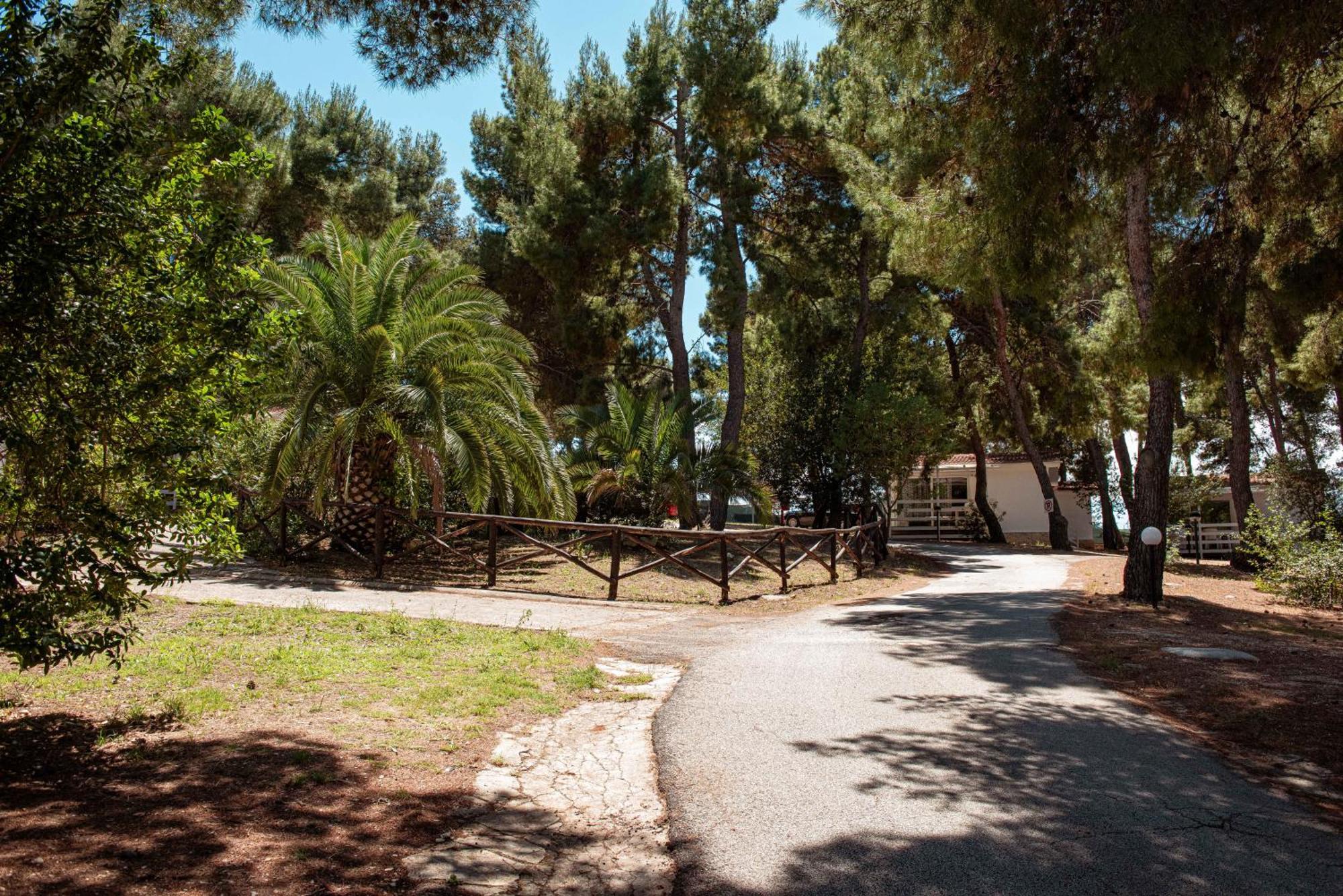 Villaggio Camping Punta Lunga Vieste Exterior photo